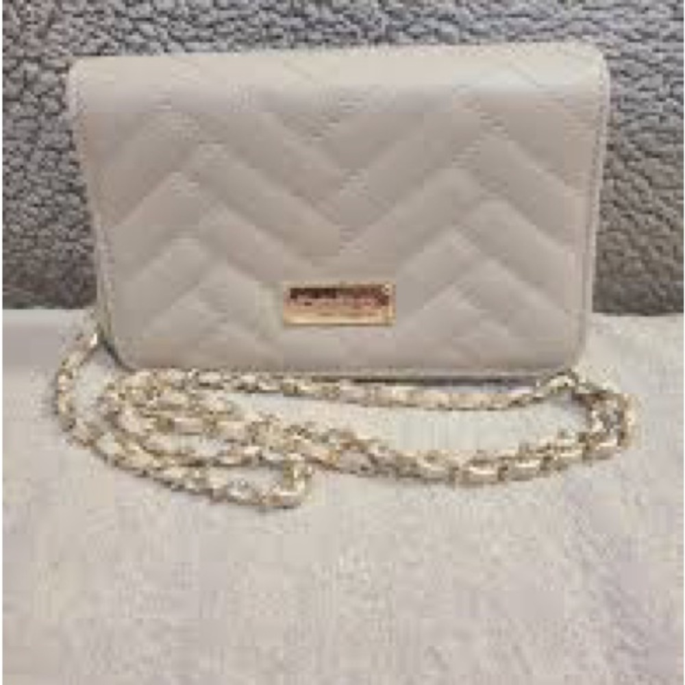 NWT bebe Quilted Cream Crossbody with Gold Chain Strap